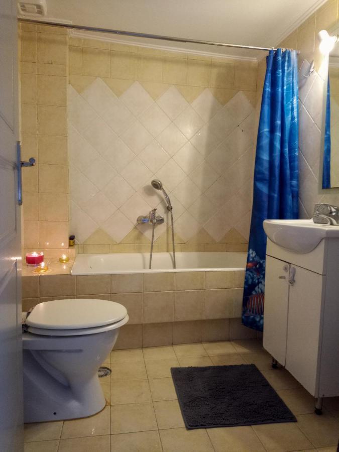 ιδανικό δίπλα στο μετρό, ανάμεσα στο κέντρο και τη παραλία *